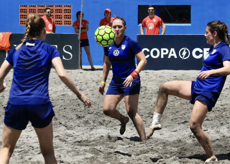 La selección femenina de fútbol playa de Estados Unidos ya entrena en