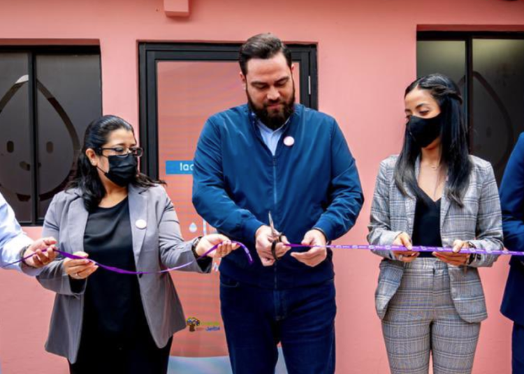 Alcalde Mario Durán inauguró sala de lactancia materna para usuarias y