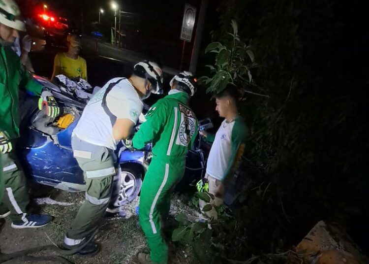 Mueren dos hombres en accidente de tránsito en carretera de Oro