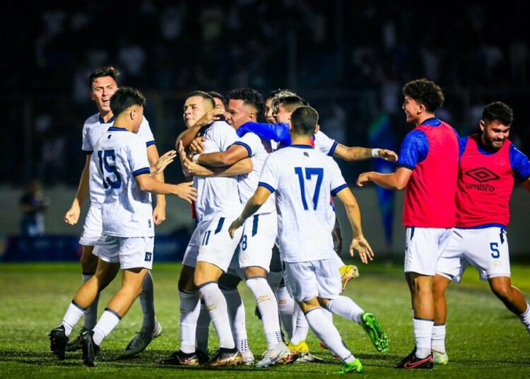 El Salvador empata a México 1 1 y pasa a semifinales en fútbol