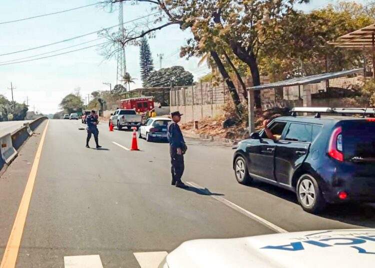 Señor de la tercera edad muere atropellado en carretera de San Salvador