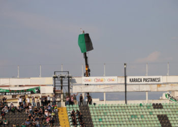 Hincha de fútbol, burla sentencia de no ver a su equipo en el estadio