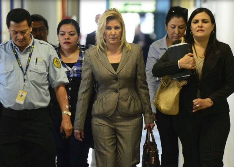 FGR acusa formalmente a la exprimera dama Ana Ligia de Saca por lavado de dinero