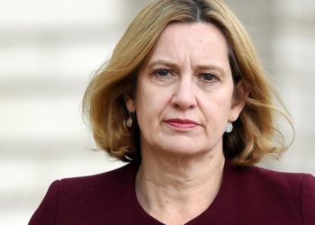 Renuncia ministra de Interior de Theresa May