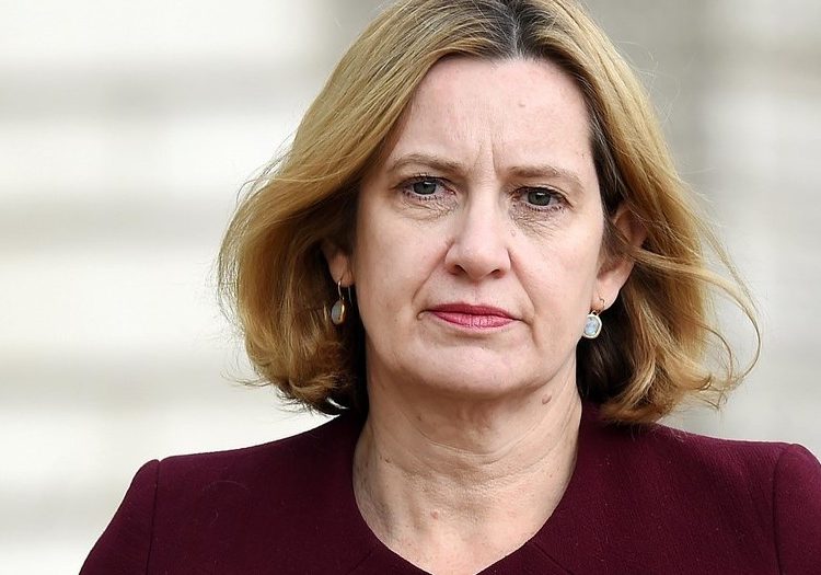 Renuncia ministra de Interior de Theresa May