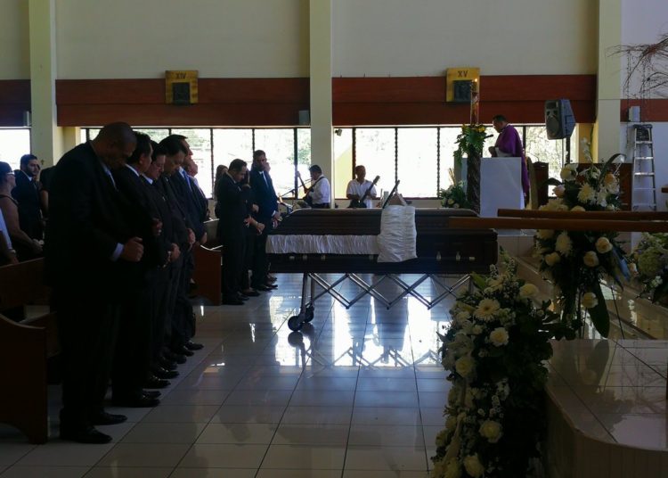 Sepultan restos de Ramón Kury