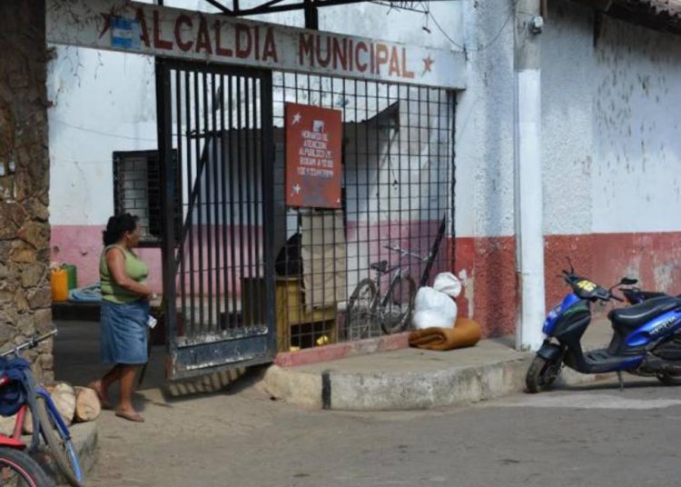 Denuncian despidos en alcaldía de San Sebastián Salitrillo gobernada por ARENA