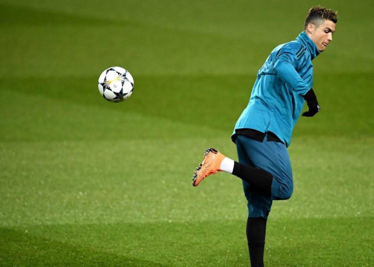 VIDEO: El gesto de CR7 con un periodista tras abrirle la ceja de un balonazo