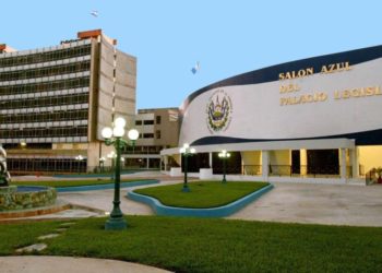 Diputados y empleados de la Asamblea Legislativa se quedan sin seguro médico