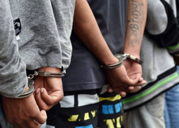 Capturan a dos pandilleros acusados de asesinar a un agente de la PNC