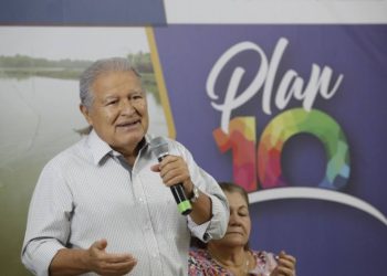 Sánchez Cerén mejora calificación, según encuesta de la UCA