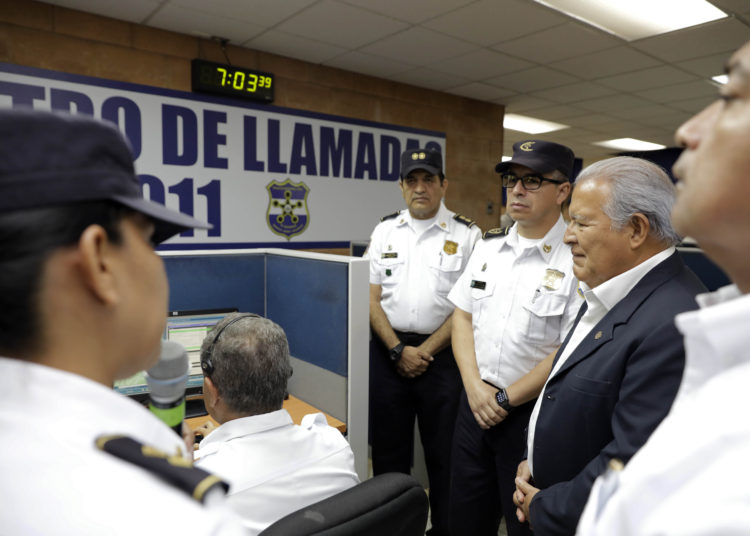 Presidente Sánchez Cerén supervisa sede del 911