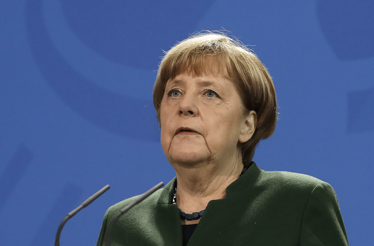 Merkel: Europa ya no puede esperar que Estados Unidos le «proteja»
