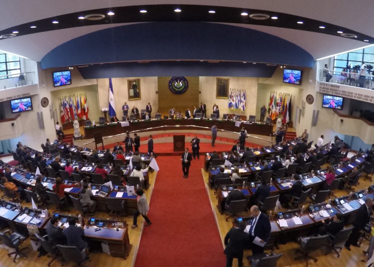 Diputados no reducirán su gasto en telefonía