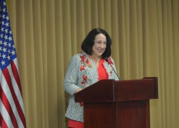 Embajadora Jean Manes apoya la anulación de las reformas a la Ley de Extinción de Dominio