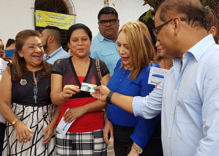 Gobierno entrega 15 mil nuevas tarjetas para el subsidio al gas propano