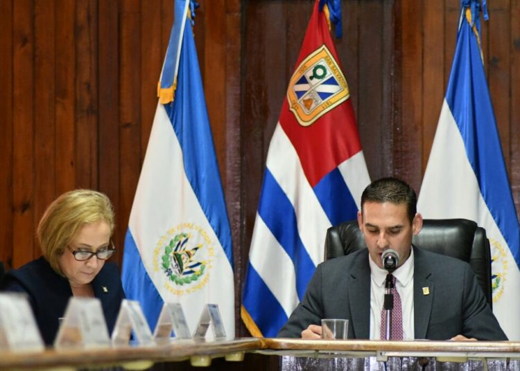 Alcalde Muyshondt ordena desbloquear las cuentas de Twitter censuradas por la administración anterior