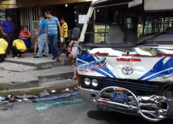 Cinco lesionados deja accidente en la calle 5 de noviembre