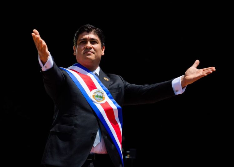 Carlos Alvarado asume el poder en Costa Rica