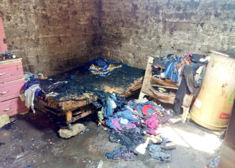 Cuatro lesionados deja explosión en cohetería clandestina en Santa Ana