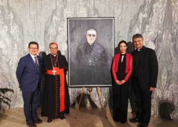 Pintura salvadoreña sobre Monseñor Romero llega hasta los altares de Roma
