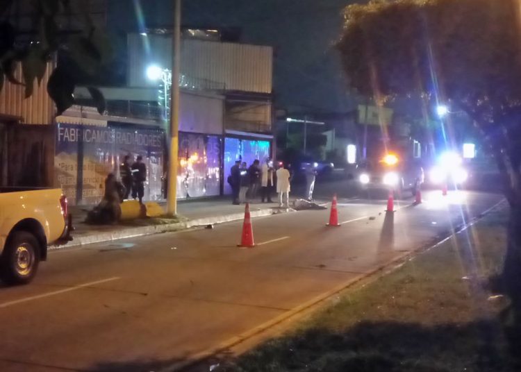 Motociclista ebrio arrolla a una persona en el bulevar Constitución