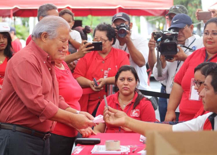 Sánchez Cerén recomienda al candidato electo “hacer alianzas con aquellos que sean posible”