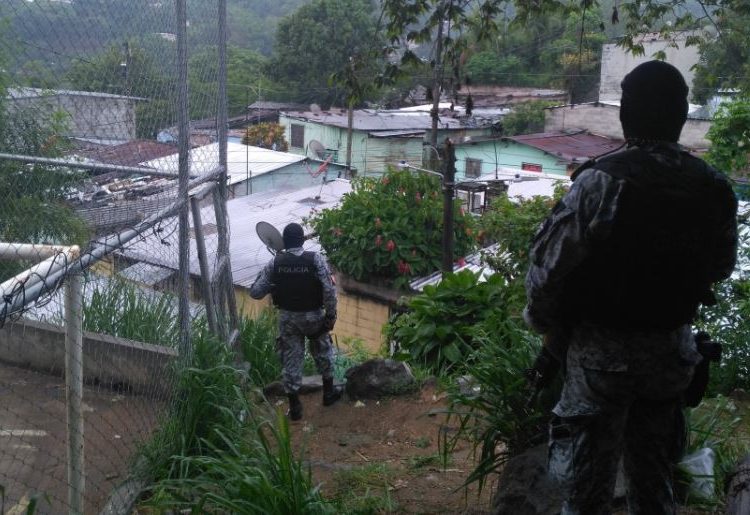 PNC coloca dispositivos de seguridad en la comunidad Aragón, San Salvador