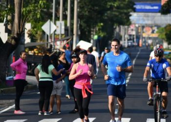 Ernesto Muyshondt corre en su primer domingo como alcalde