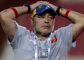 Dos clubes y una selección buscan a Maradona como técnico