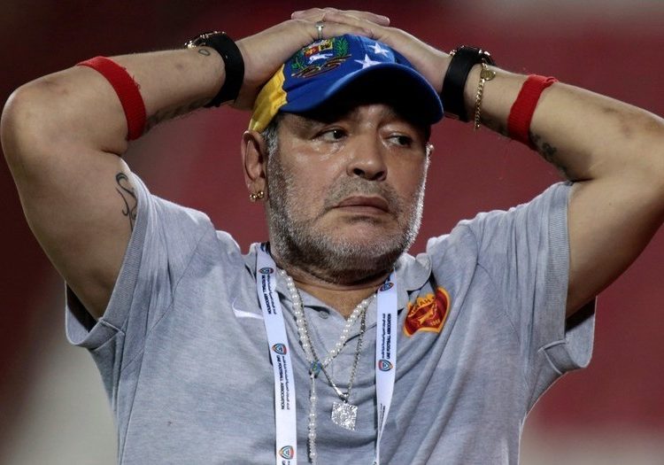 Dos clubes y una selección buscan a Maradona como técnico