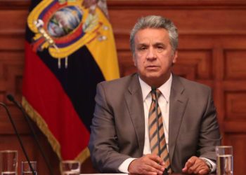 Presidente de Ecuador pide la renuncia de todos los ministros de su gabinete