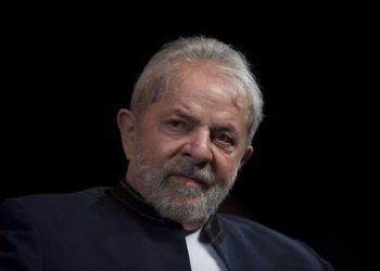 Desde prisión, Lula ratifica candidatura presidencial