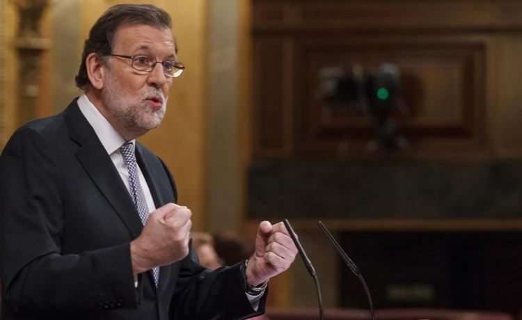 Parlamentarios reúnen votos suficientes para sacar al presidente del Gobierno español Mariano Rajoy