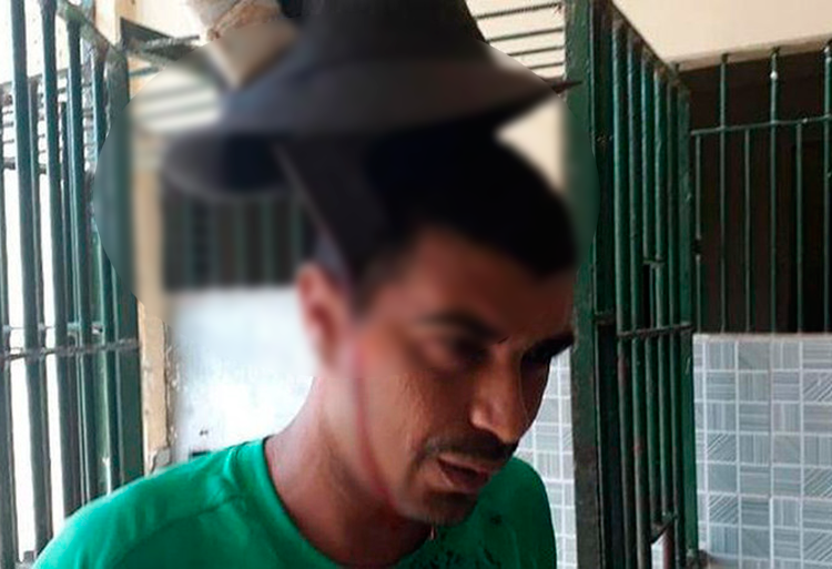 Preso con machete en la cabeza sorprende a Internet por su tranquilidad ante su trágico accidente