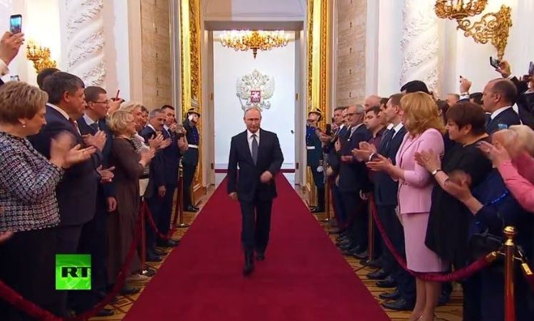 Vladímir Putin se juramenta en un nuevo periodo como presidente de Rusia