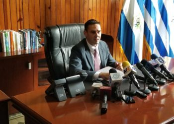 Muyshondt toma posesión de la alcaldía de San Salvador