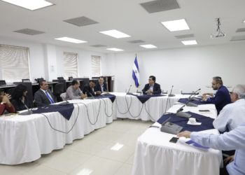 Ejecutivo se reúne con prensa internacional