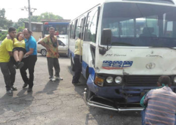 Micrubusero sin licencia provoca accidente de tránsito en San Salvador