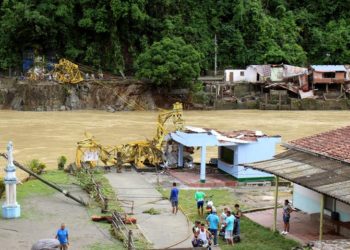 Alerta y miles de evacuados por temor a la rotura de una represa en Colombia