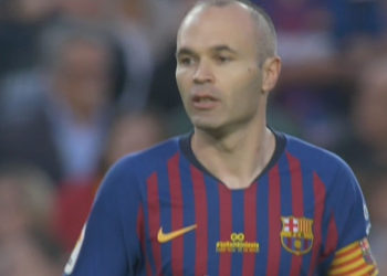 Andrés Iniesta se despide del Barcelona luciendo el nuevo uniforme