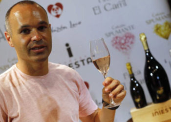 Equipo chino pagaría a Andrés Iniesta 36 millones en botellas de su vino