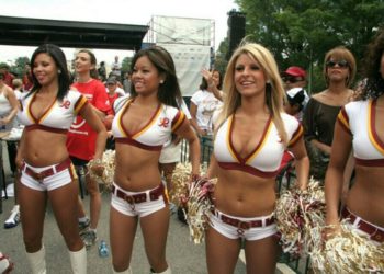 Animadoras de los “Pieles Rojas” de Washington fueron obligadas a posar en topless