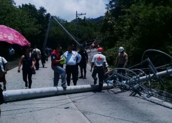 Dos personas lesionadas en accidente en carretera al Boquerón.