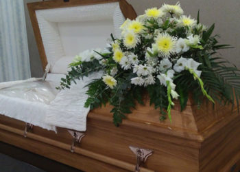 Guarda el cadáver de su madre durante tres meses por no tener dinero para pagar el funeral