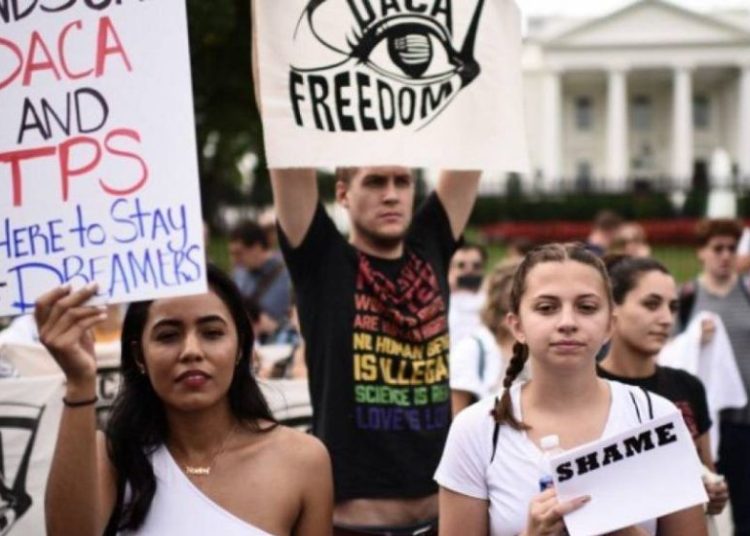 Siete estados demandan a Trump para poner fin a DACA