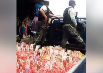 CAM de Santa Tecla decomisa a madres vendedoras, mercadería alusiva al Día de las Madres