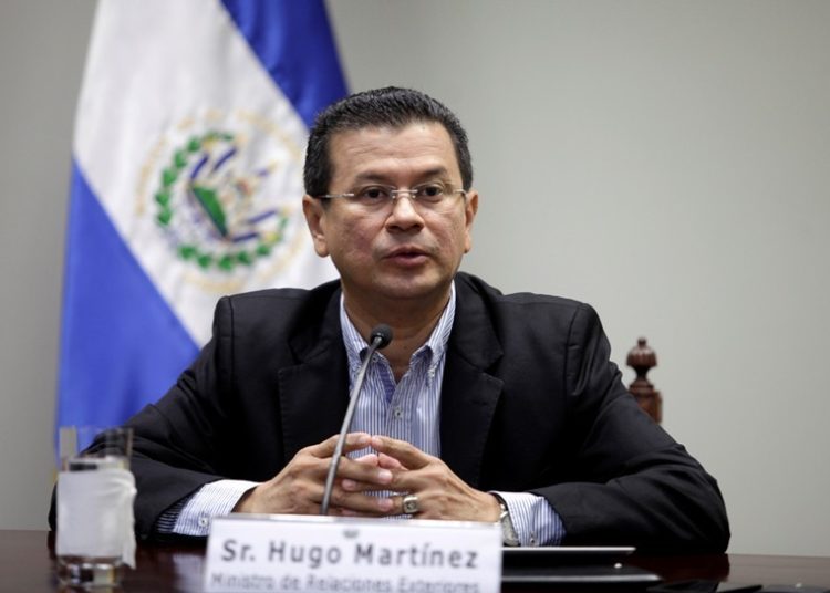 Candidato del FMLN, Hugo Martínez, renuncia a cancillería