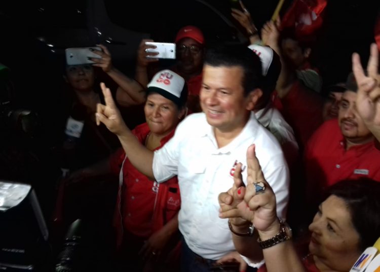 Hugo Martínez es el candidato presidencial del FMLN para 2019