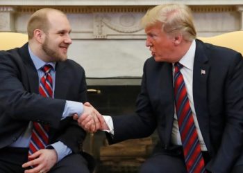 Trump recibe a estadounidense encarcelado en Venezuela